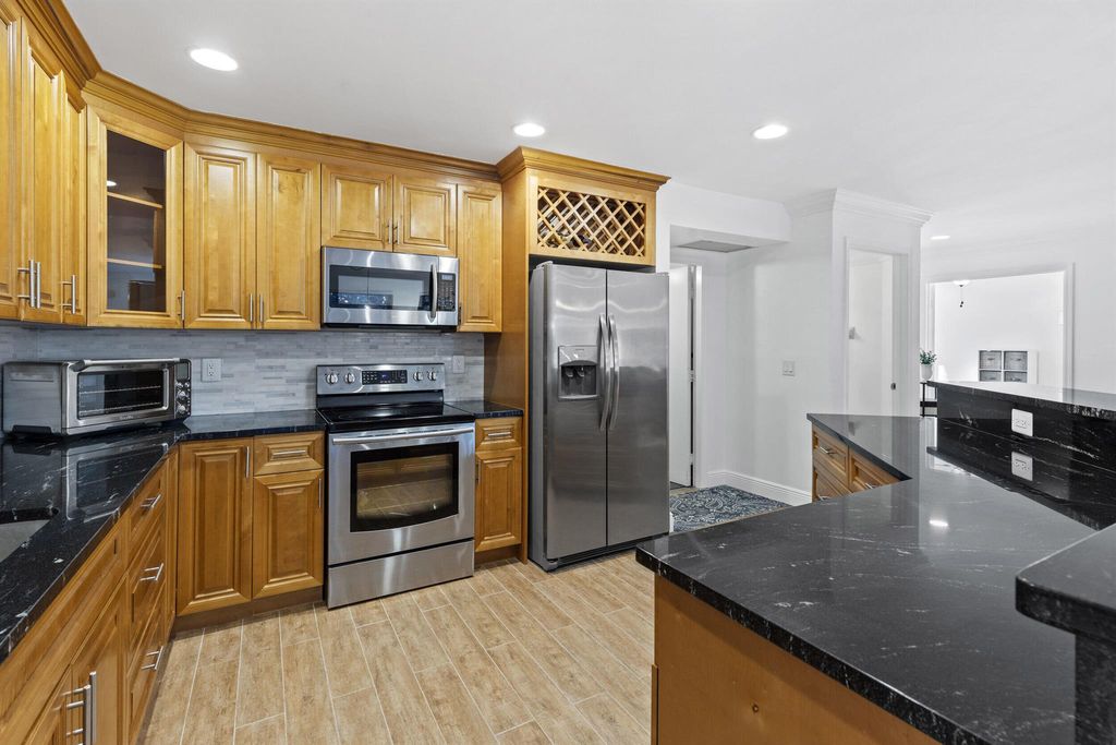 Photo of 23 Lexington Lane W #A, Palm Beach Gardens, FL 33418 (MLS # R11094878)