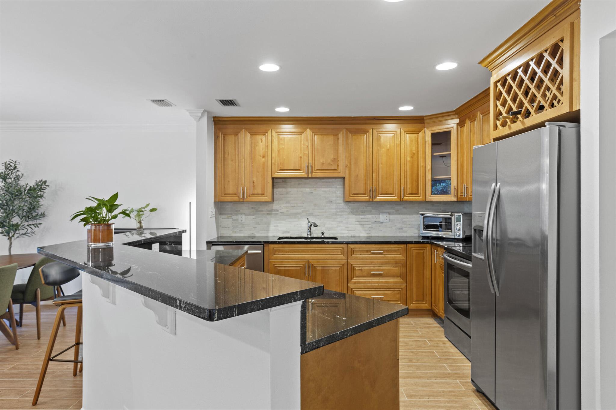 23 Lexington Lane W A