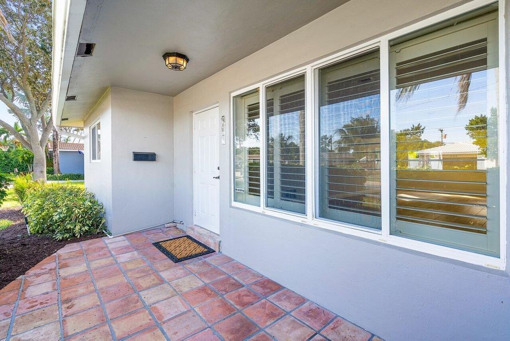 Photo of 909 SW 9th Avenue, Boca Raton, FL 33486 (MLS # R10934684)