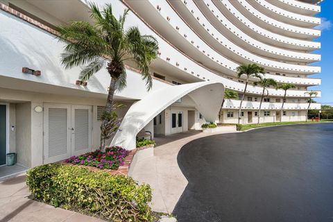 A home in Deerfield Beach