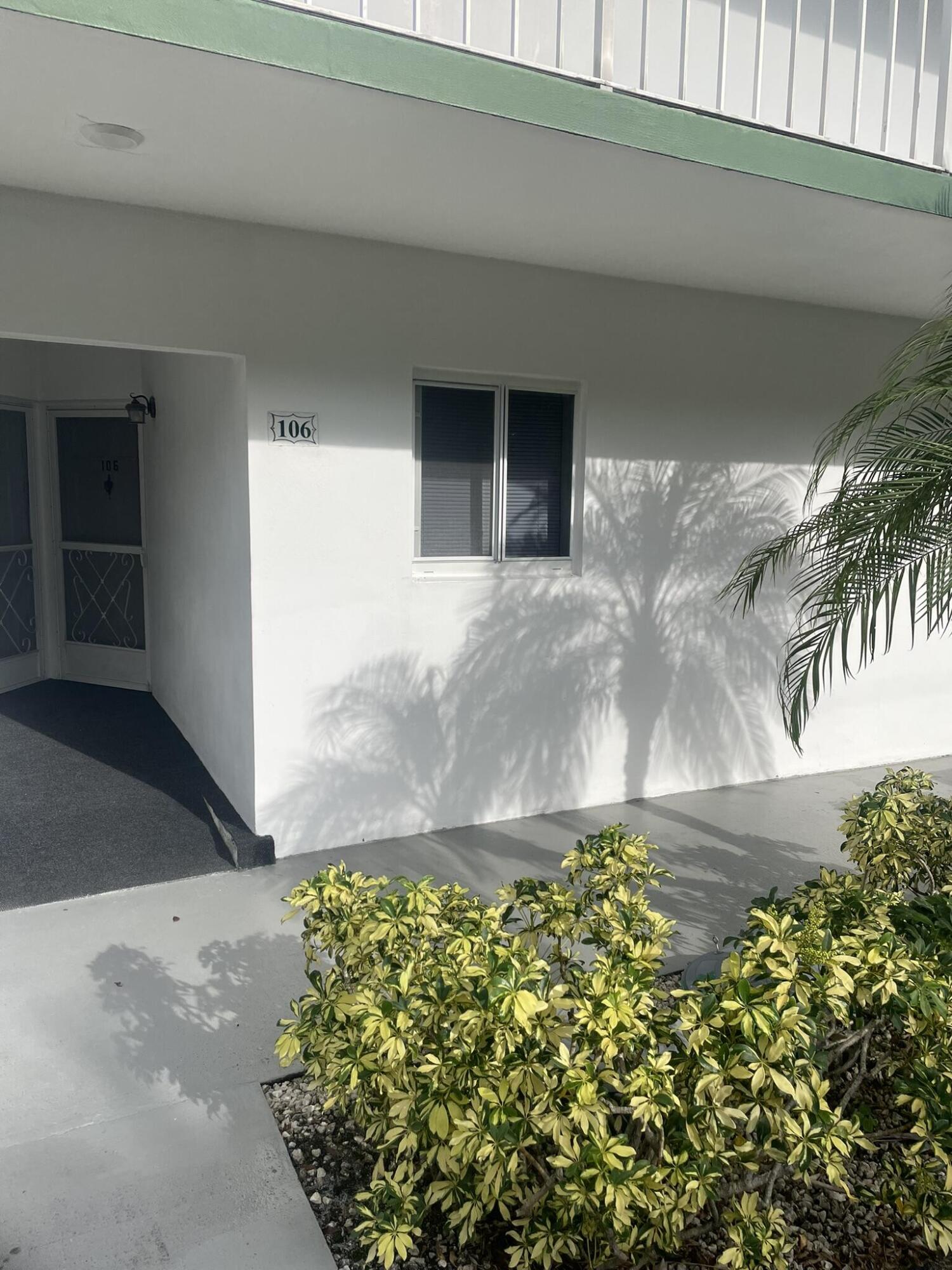 TEQUESTA GARDEN CONDO 6 - Residential