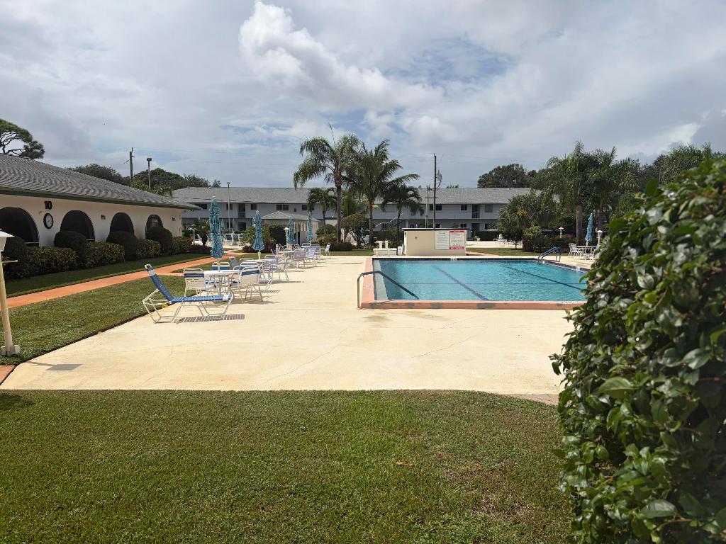 TEQUESTA GARDEN CONDO 6 - Residential