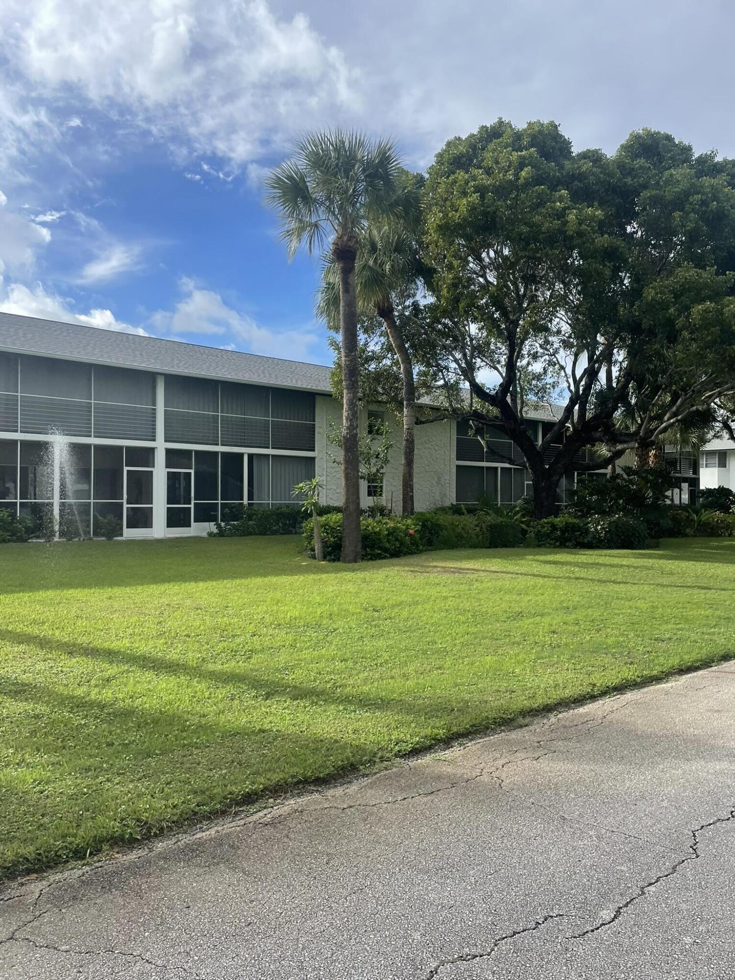 TEQUESTA GARDEN CONDO 6 - Residential