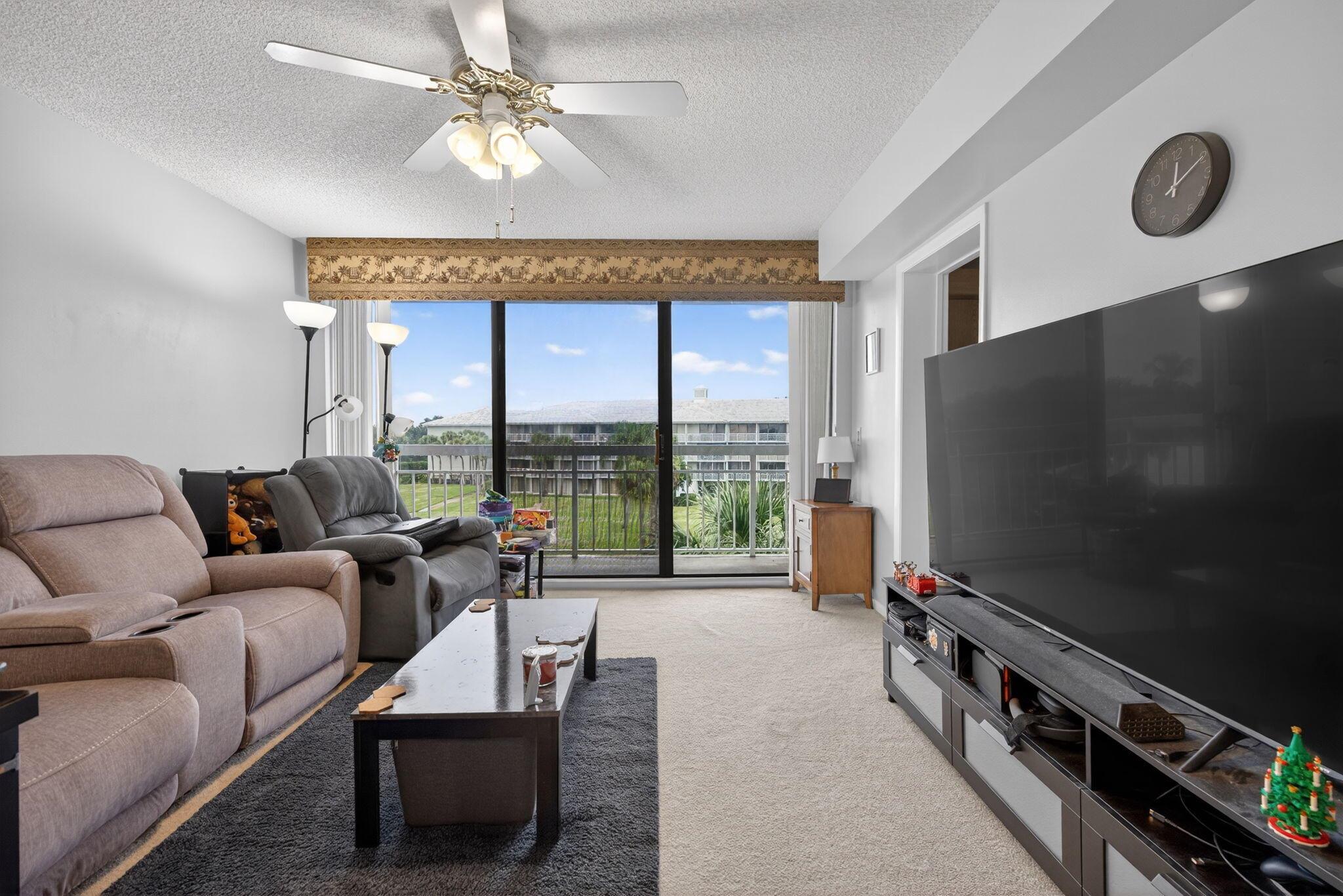 WHITEHALL - Residential