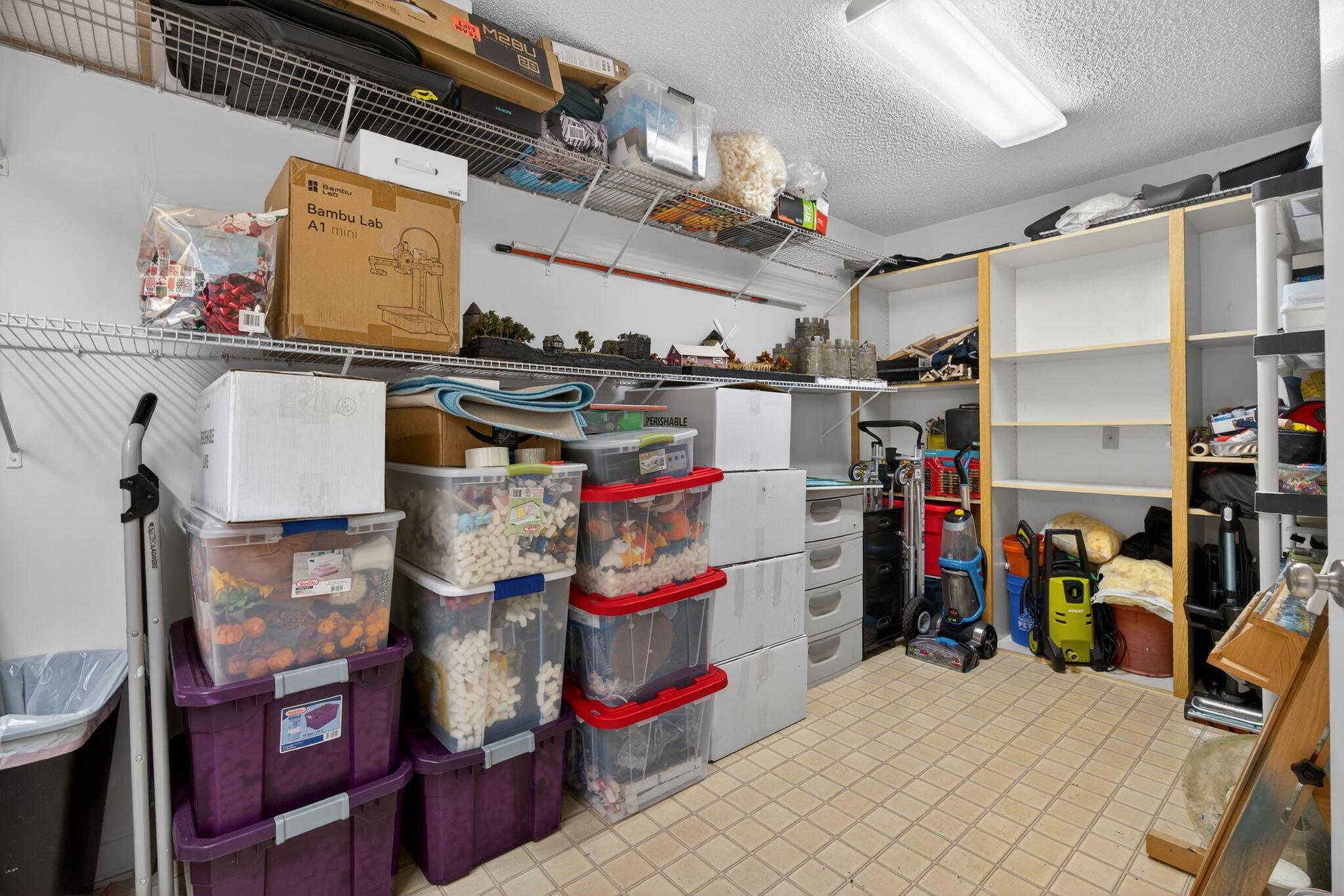 WHITEHALL - Residential