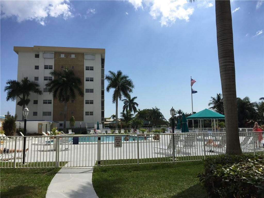 RIVER SHORES - Residential