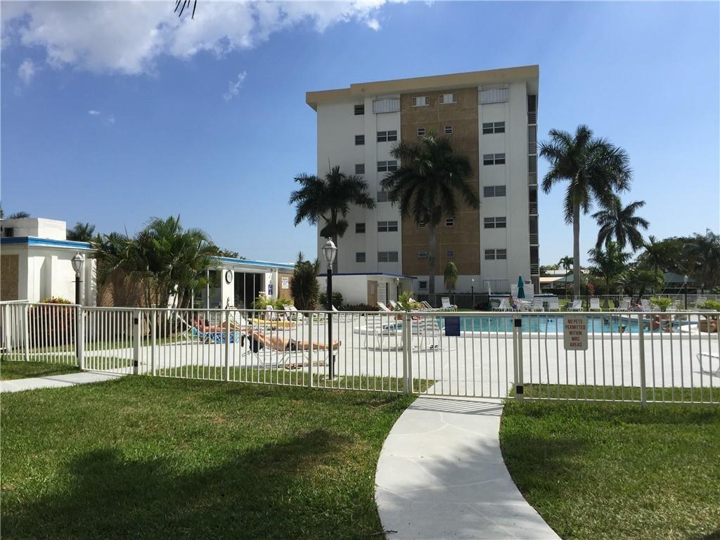 RIVER SHORES - Residential