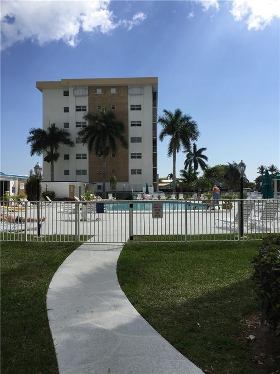 RIVER SHORES - Residential