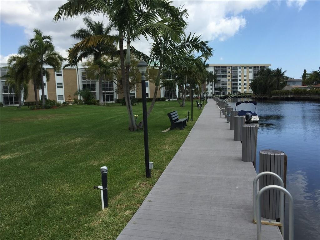 RIVER SHORES - Residential