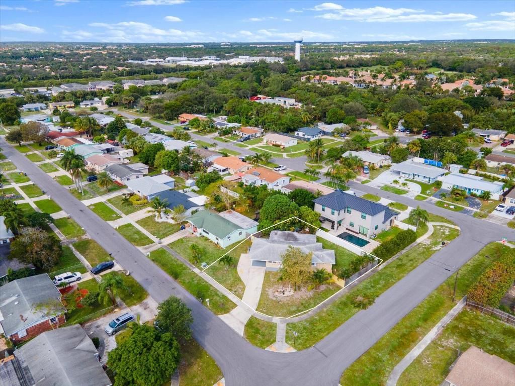 Photo of 3737 Gull Road, Palm Beach Gardens, FL 33410 (MLS # R10941346)