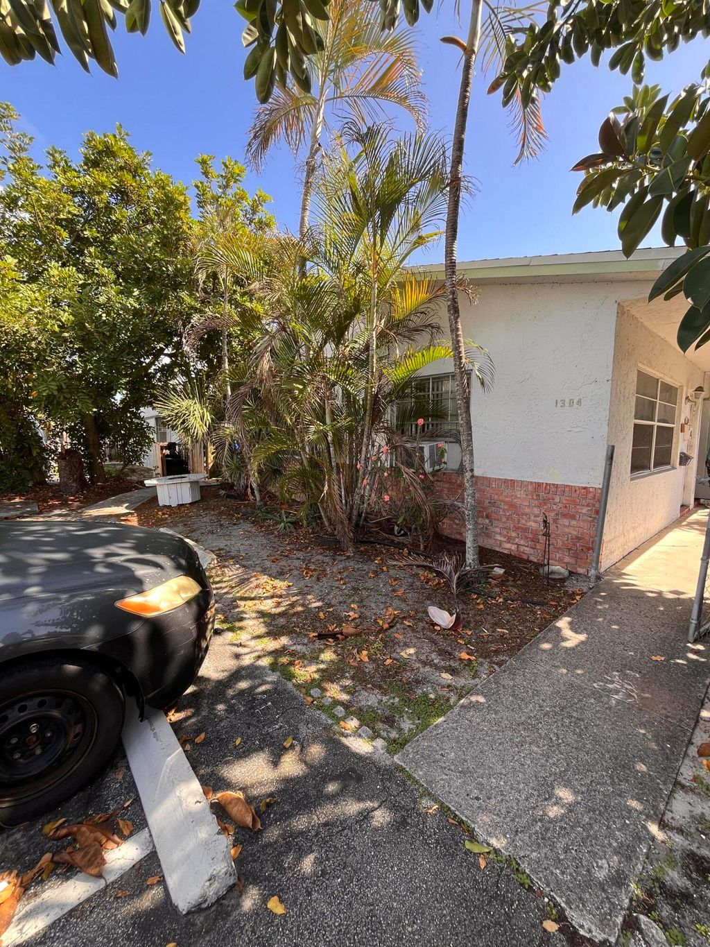 Photo of 1304 NE 4th Street, Pompano Beach, FL 33060 (MLS # B26000510)