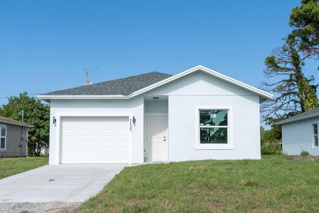 Photo of 1125 11 Court SW, Vero Beach, FL 32962 (MLS # R11102724)