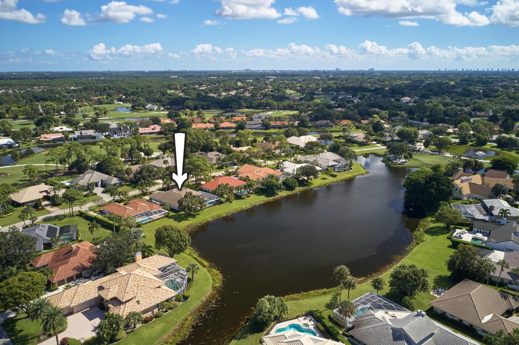 Photo of 32 Rabbits Run, Palm Beach Gardens, FL 33418 (MLS # B26088810)