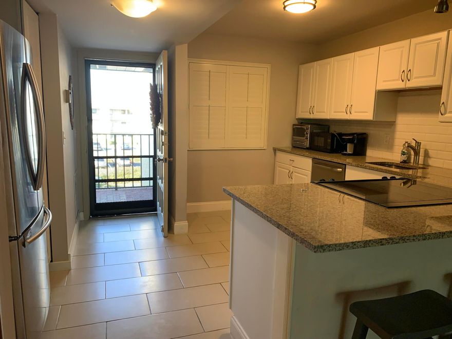 Wonderful location, private and safe. 12- minutes from PBI airport. 7- miles from multiple Florida beaches. A number of championship golf courses within a few minutes. Fantastic place to live.