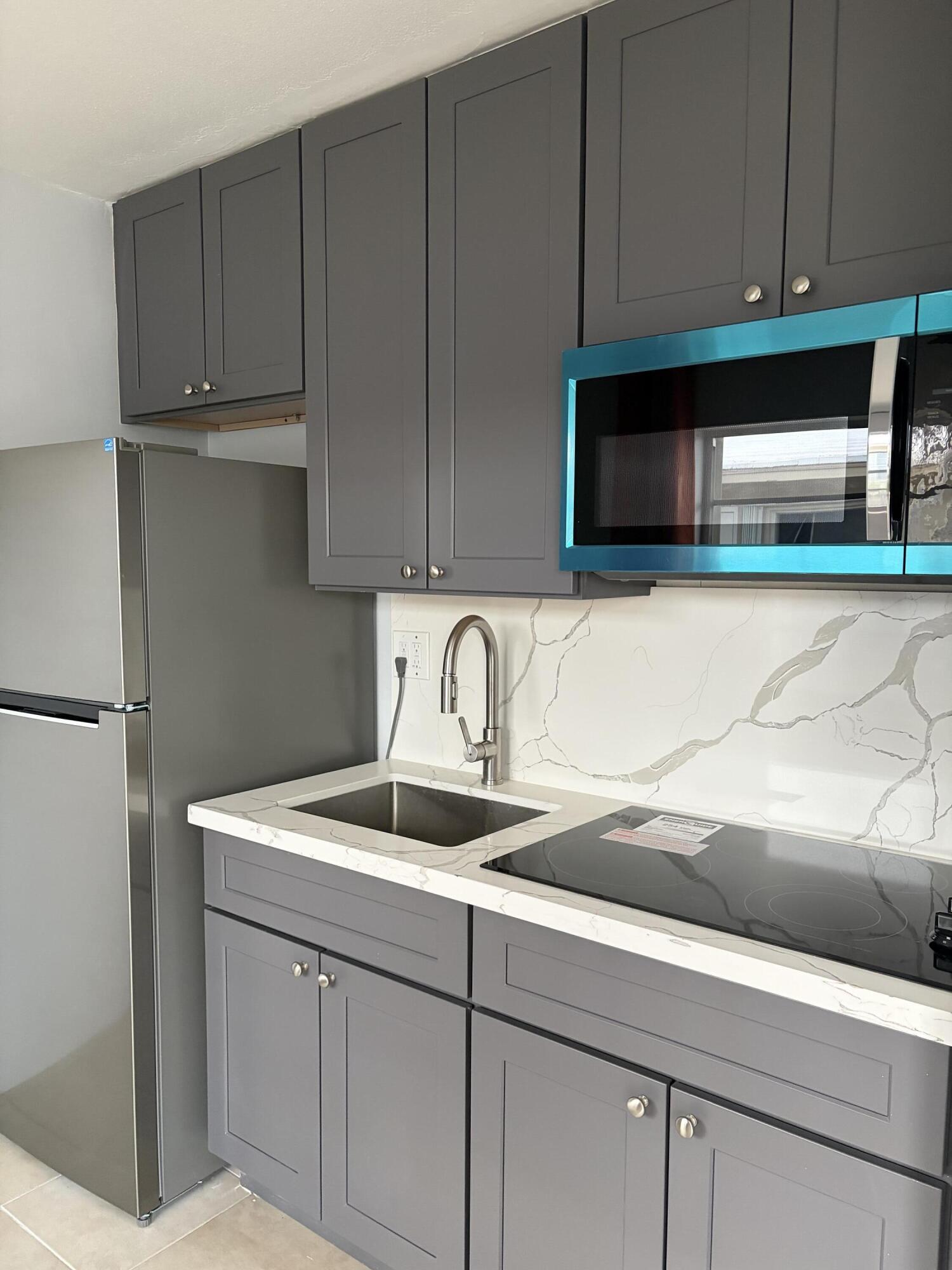 DEERFIELD COLONY COURT - Residential Lease