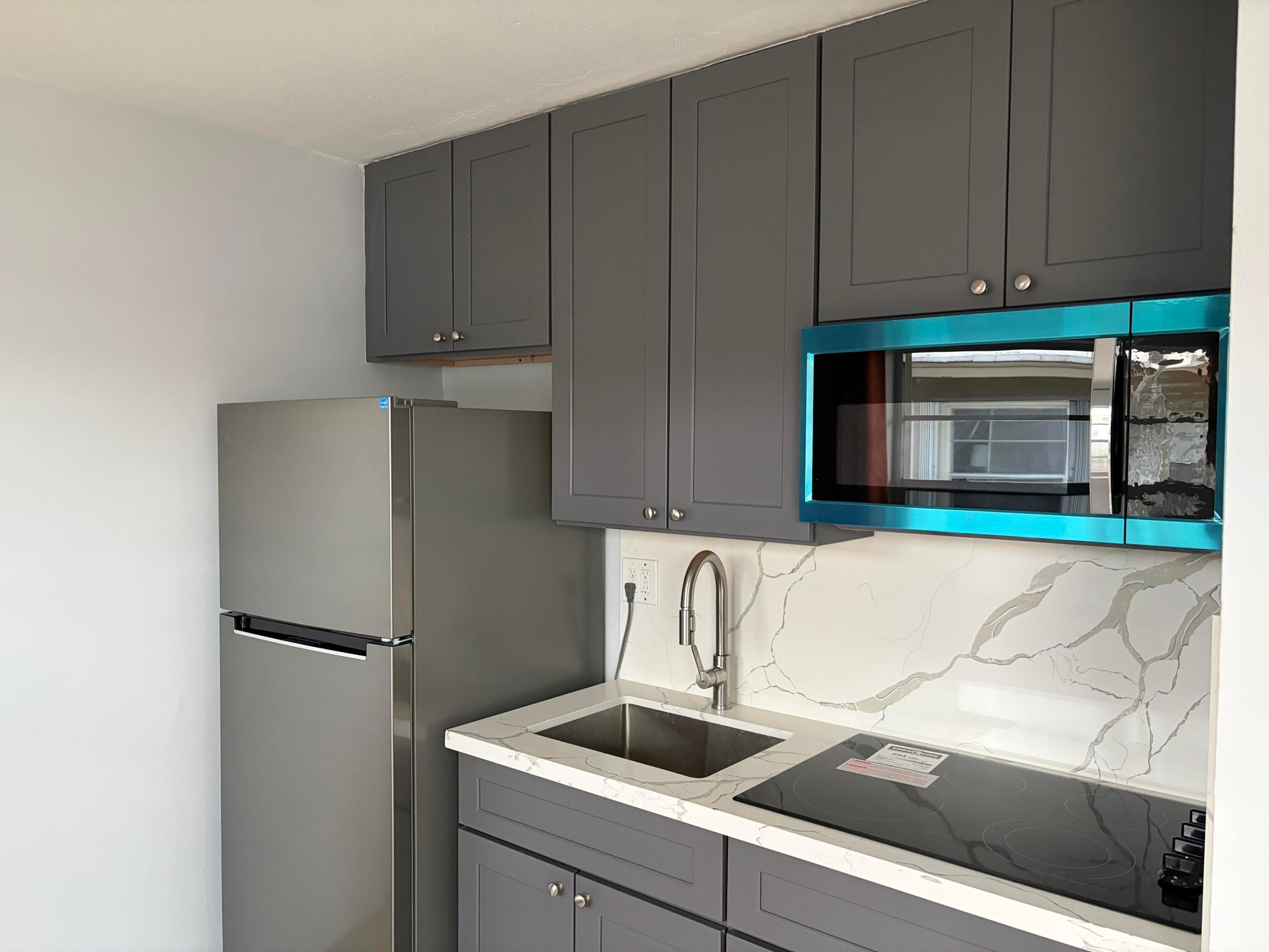 DEERFIELD COLONY COURT - Residential Lease