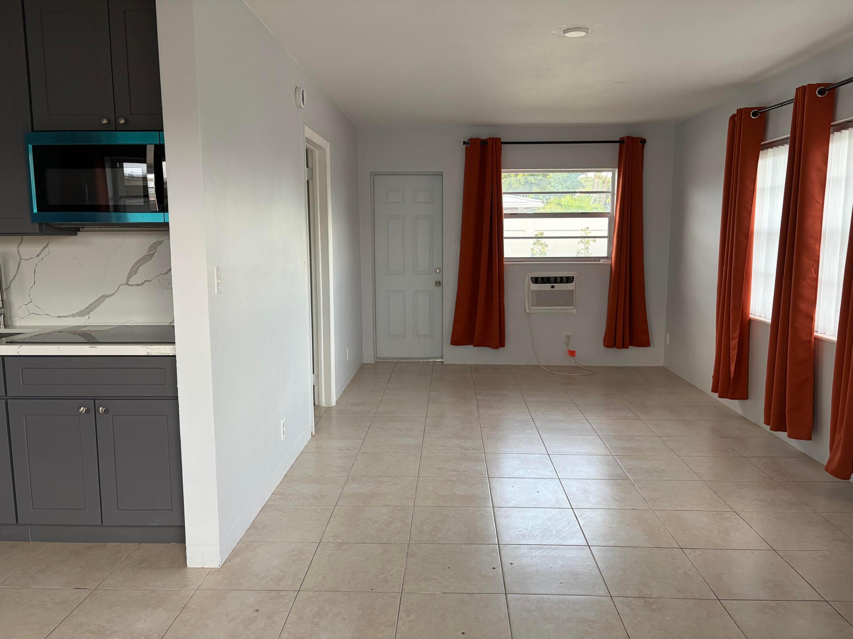 DEERFIELD COLONY COURT - Residential Lease