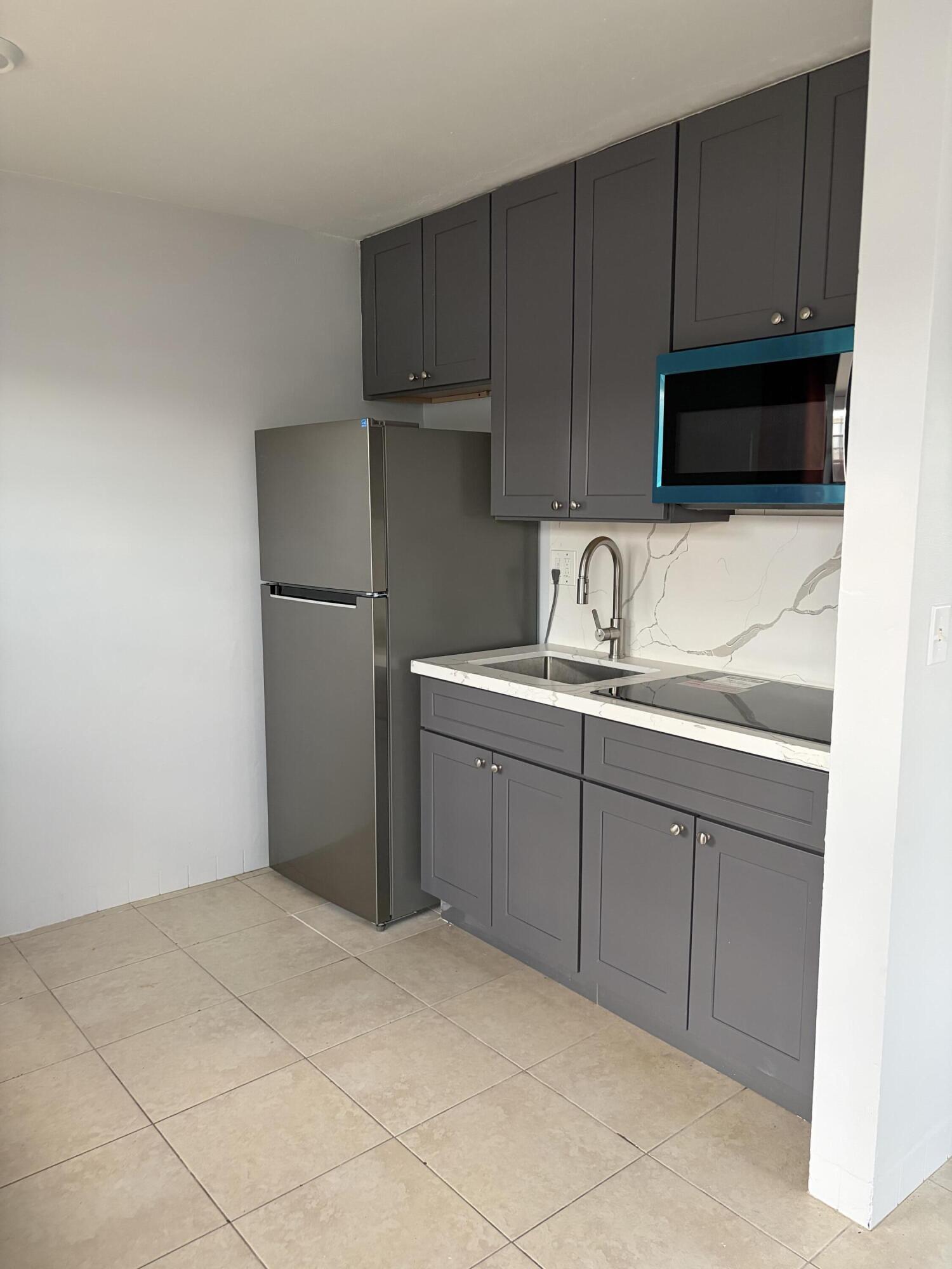 DEERFIELD COLONY COURT - Residential Lease