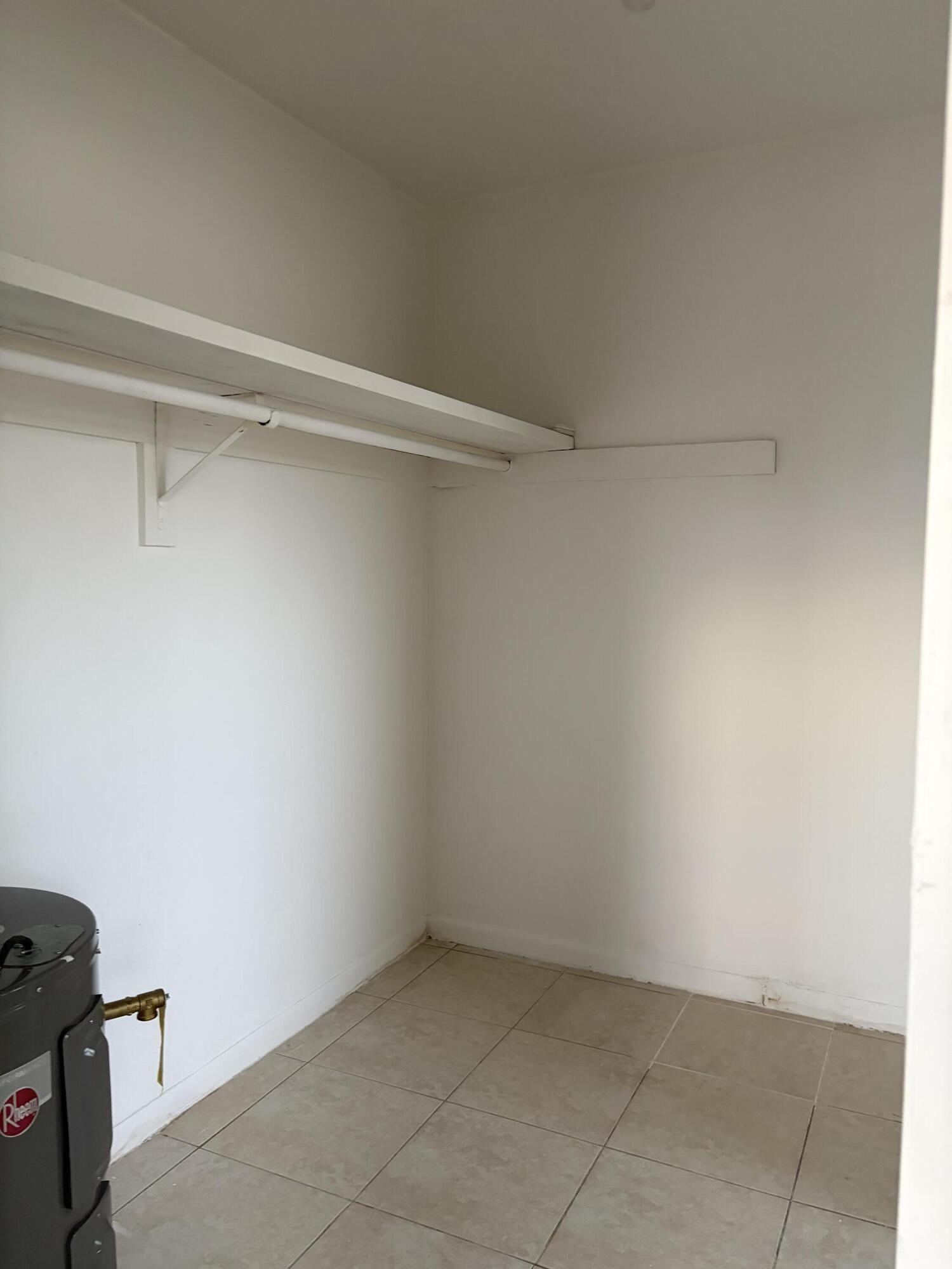 DEERFIELD COLONY COURT - Residential Lease