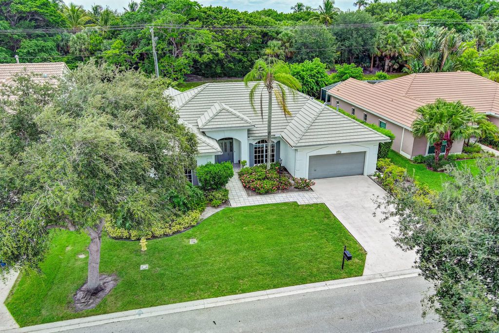 Photo of 10270 Hunt Club Lane, Palm Beach Gardens, FL 33418 (MLS # R11000501)