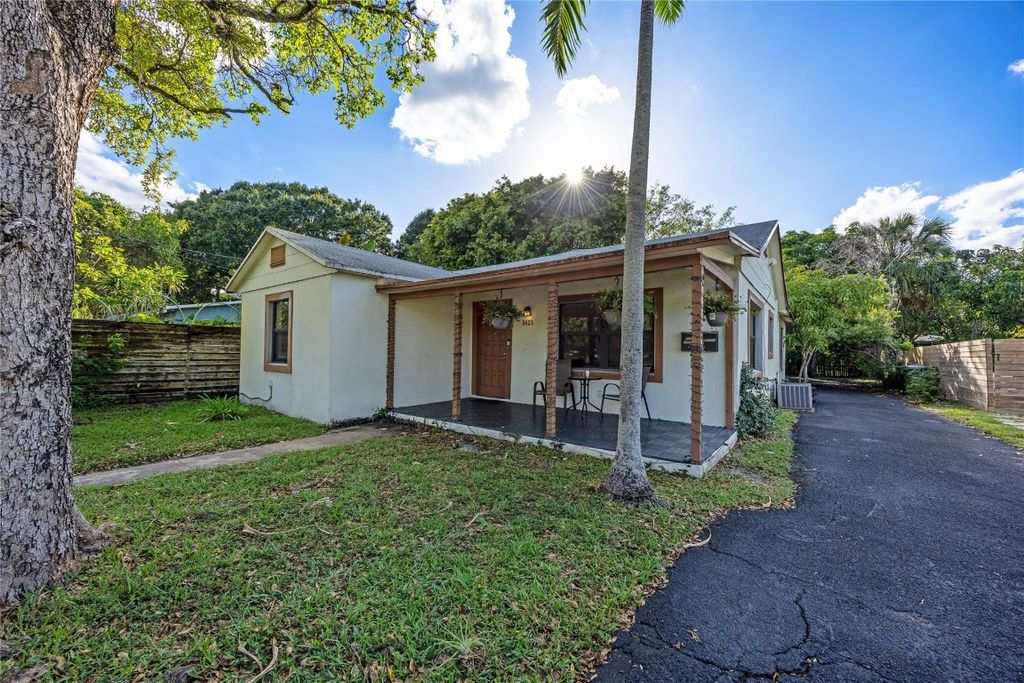 Photo of 1421 NE 5th Terrace, Fort Lauderdale, FL 33304 (MLS # F10534251)