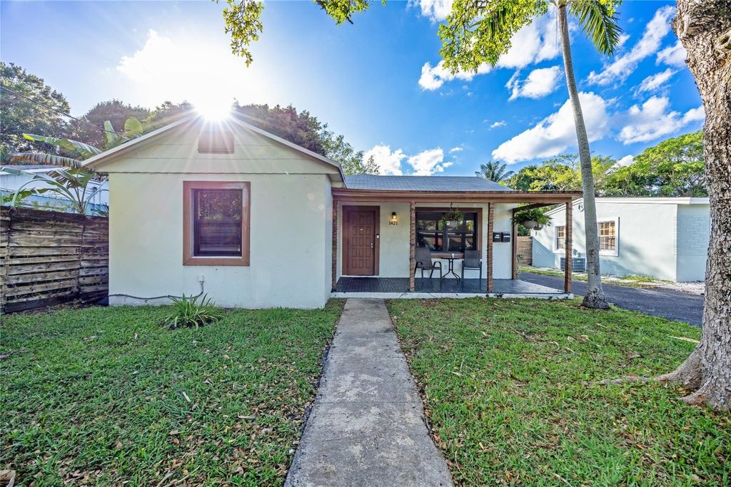 Photo of 1421 NE 5th Terrace, Fort Lauderdale, FL 33304 (MLS # F10534251)