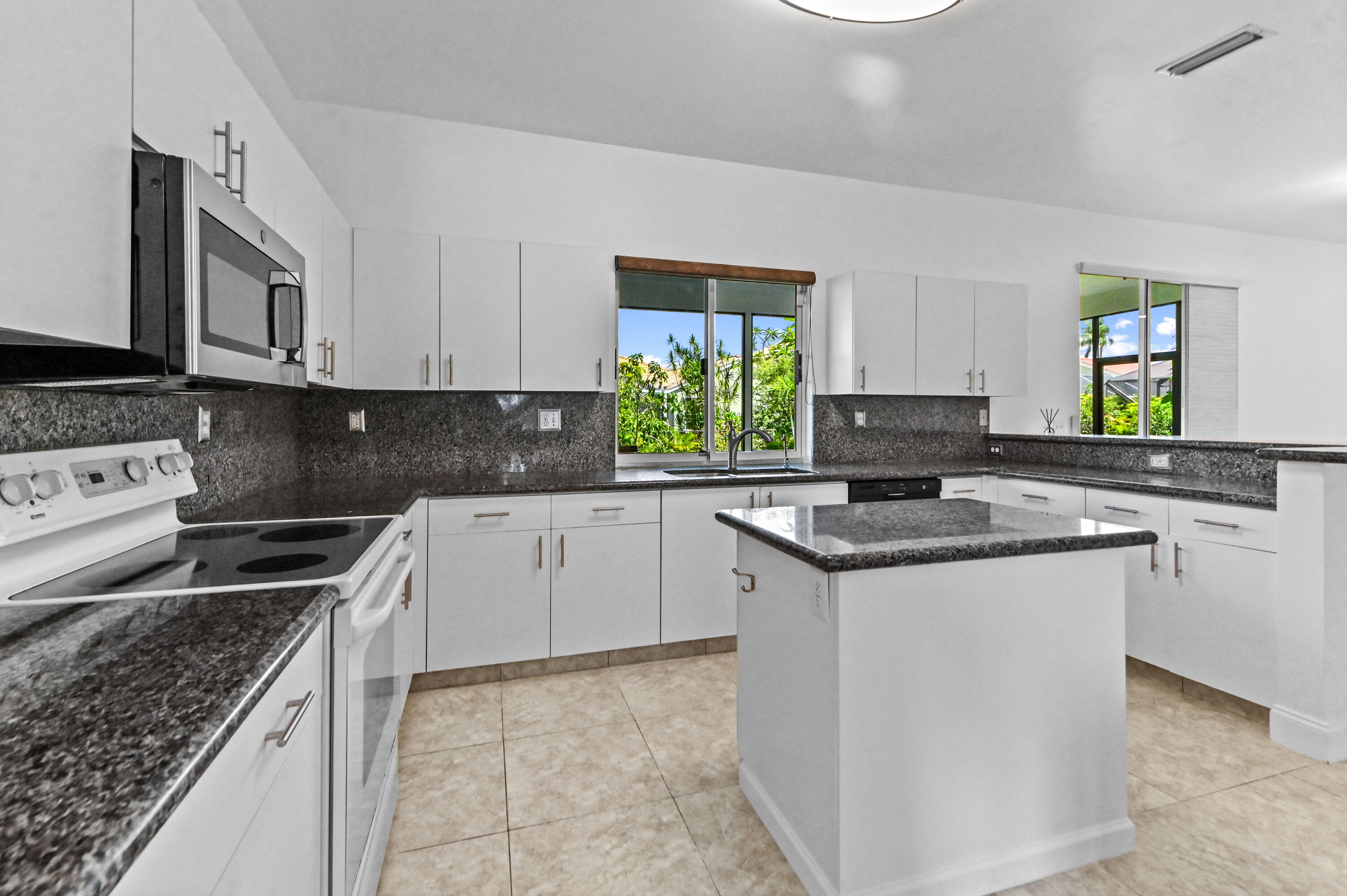 RAINBOW LAKES - Residential