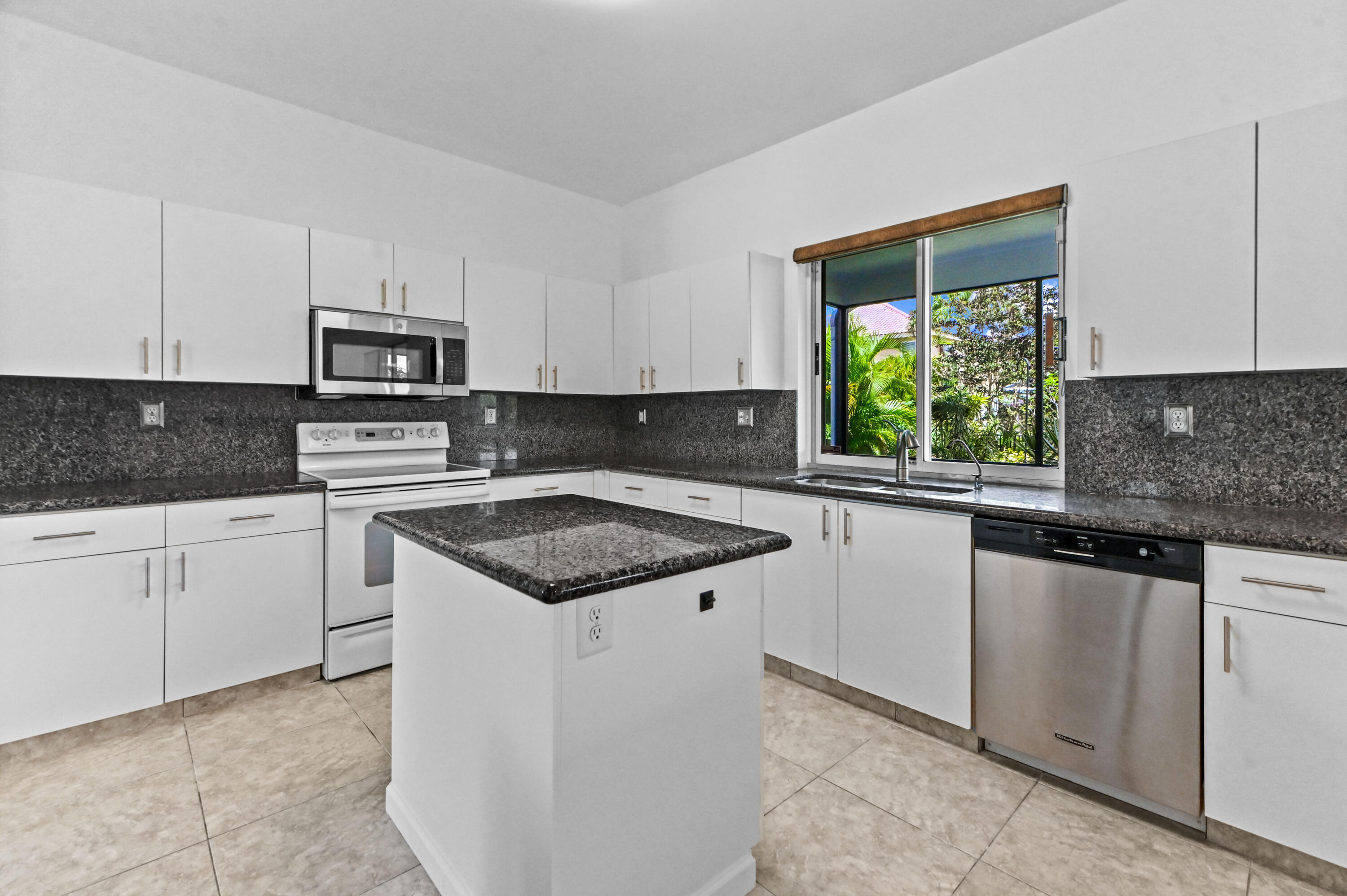 RAINBOW LAKES - Residential