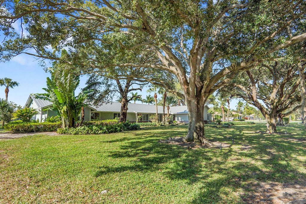 Photo of 8631 Steeplechase Drive, Palm Beach Gardens, FL 33418 (MLS # R11146386)