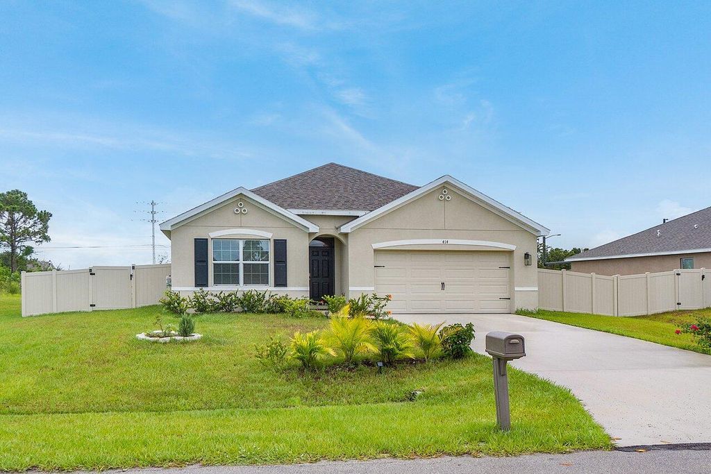 Photo of 414 SW Ridgecrest Drive, Port St Lucie, FL 34953 (MLS # R10894312)