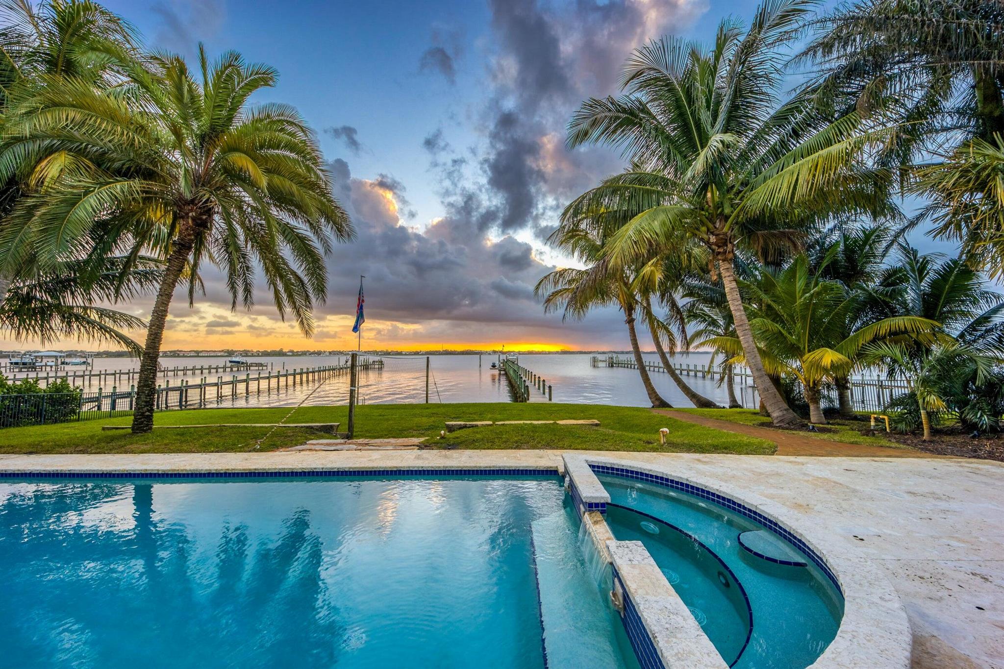 BEAU RIVAGE - Residential