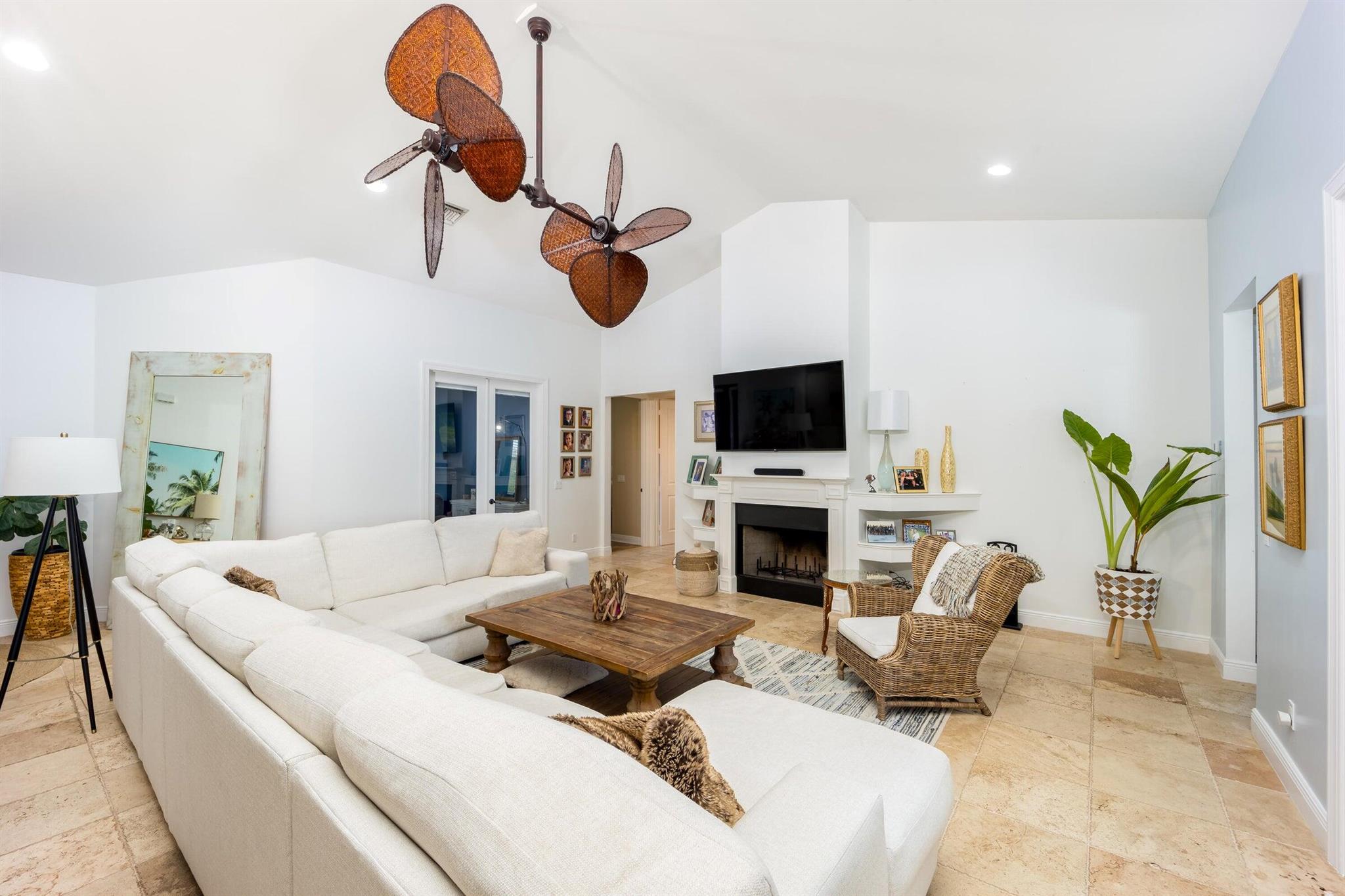 BEAU RIVAGE - Residential