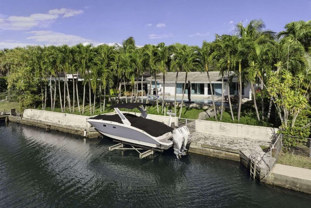 Photo of 4950 Riviera Drive, Coral Gables, FL 33146 (MLS # F10549188)