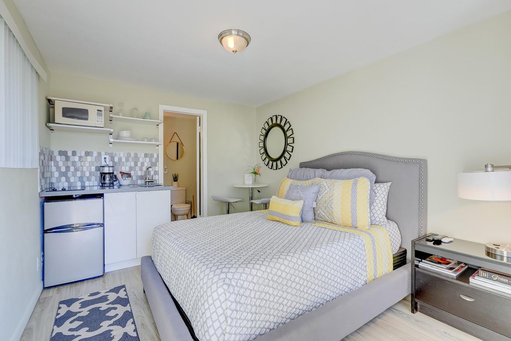 Photo of 1100 NE 18th Court #1-8, Fort Lauderdale, FL 33305 (MLS # B26021365)
