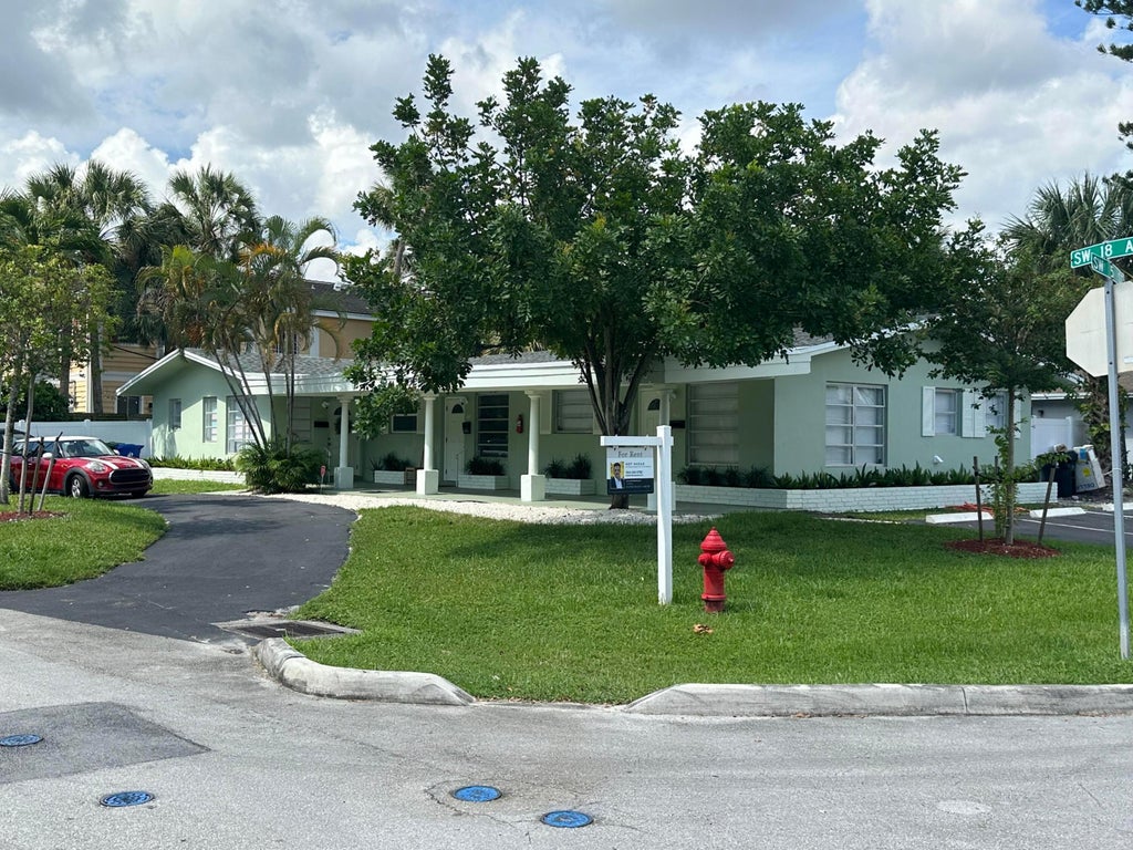 Photo of 425 SW 18TH Avenue, Fort Lauderdale, FL 33312 (MLS # B26073564)