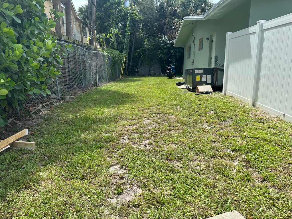 Photo of 425 SW 18TH Avenue, Fort Lauderdale, FL 33312 (MLS # B26073564)