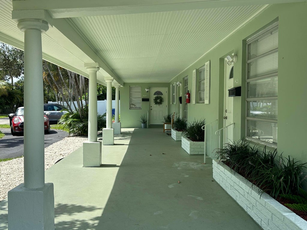 Photo of 425 SW 18TH Avenue, Fort Lauderdale, FL 33312 (MLS # B26073564)