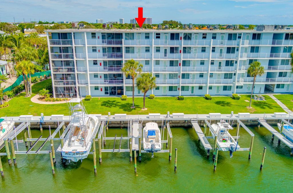 Photo of 108 Paradise Harbour Boulevard #512, North Palm Beach, FL 33408 (MLS # R10975347)