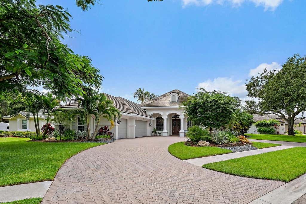 Photo of 6768 Cypress Cove Circle, Jupiter, FL 33458 (MLS # B26061378)