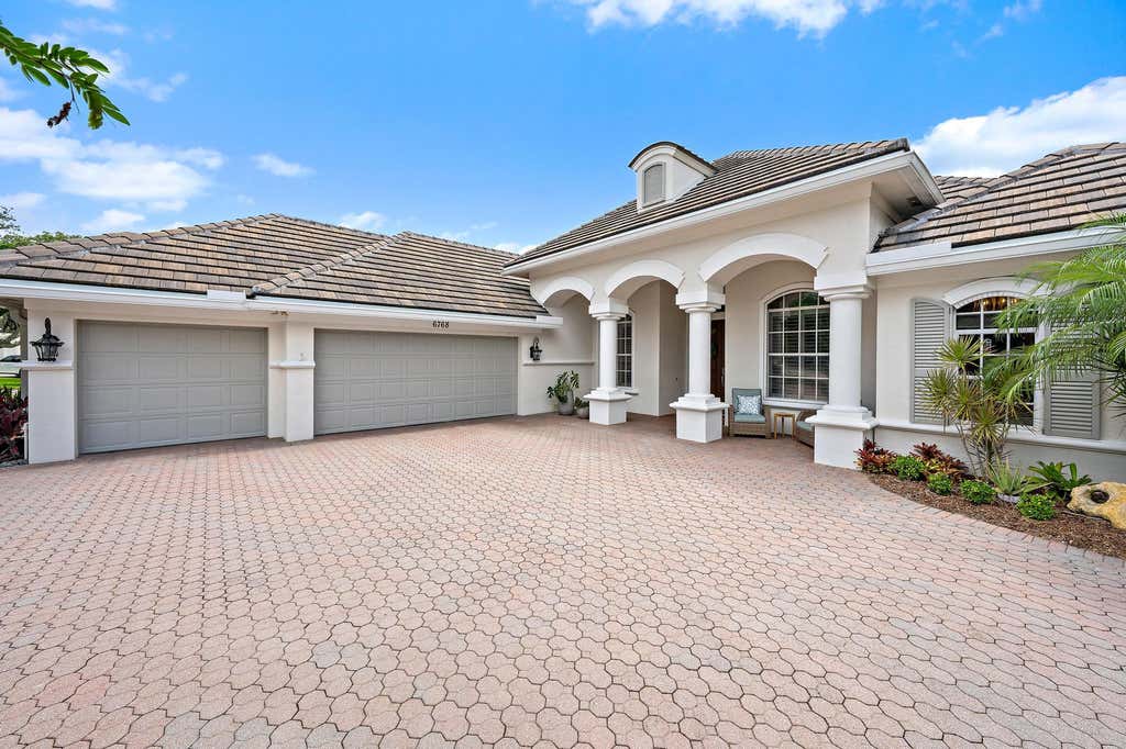 Photo of 6768 Cypress Cove Circle, Jupiter, FL 33458 (MLS # B26061378)
