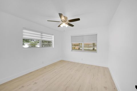 Condominium in West Palm Beach FL 73 Canterbury 17.jpg