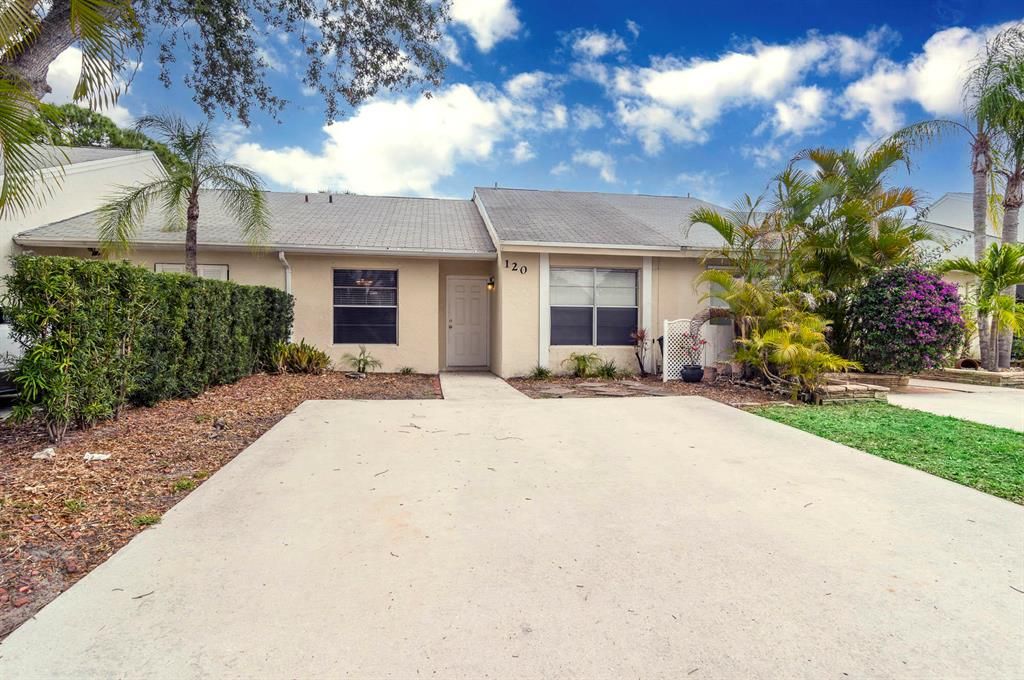 Photo of 120 Oakwood Drive, Jupiter, FL 33458 (MLS # R10705705)