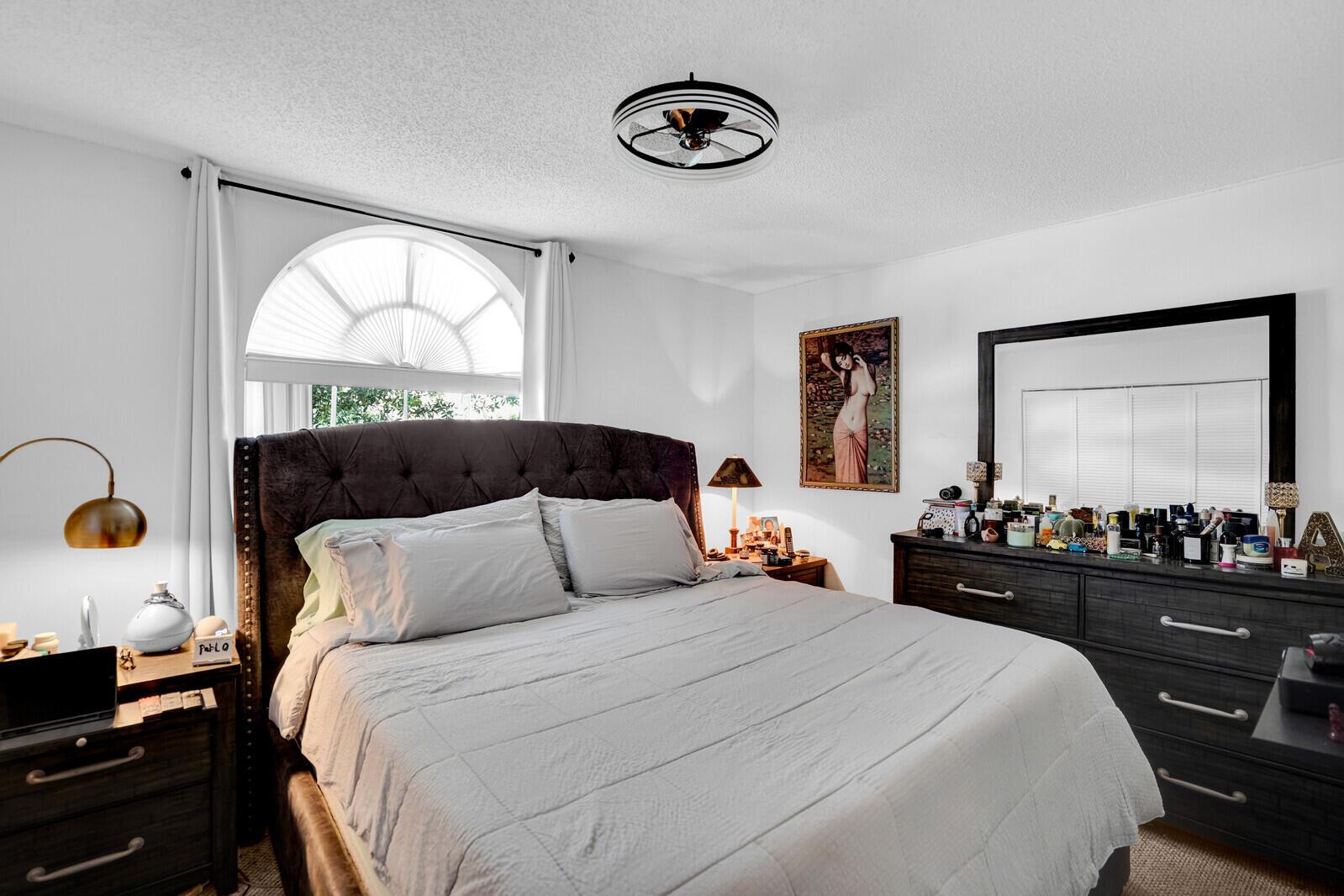 VILLAGES OF WOODLAKE 4 - Residential Lease