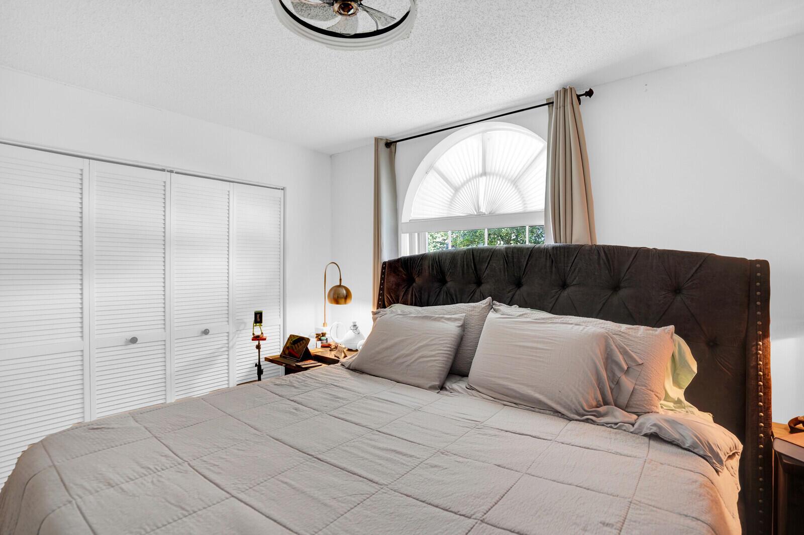 VILLAGES OF WOODLAKE 4 - Residential Lease