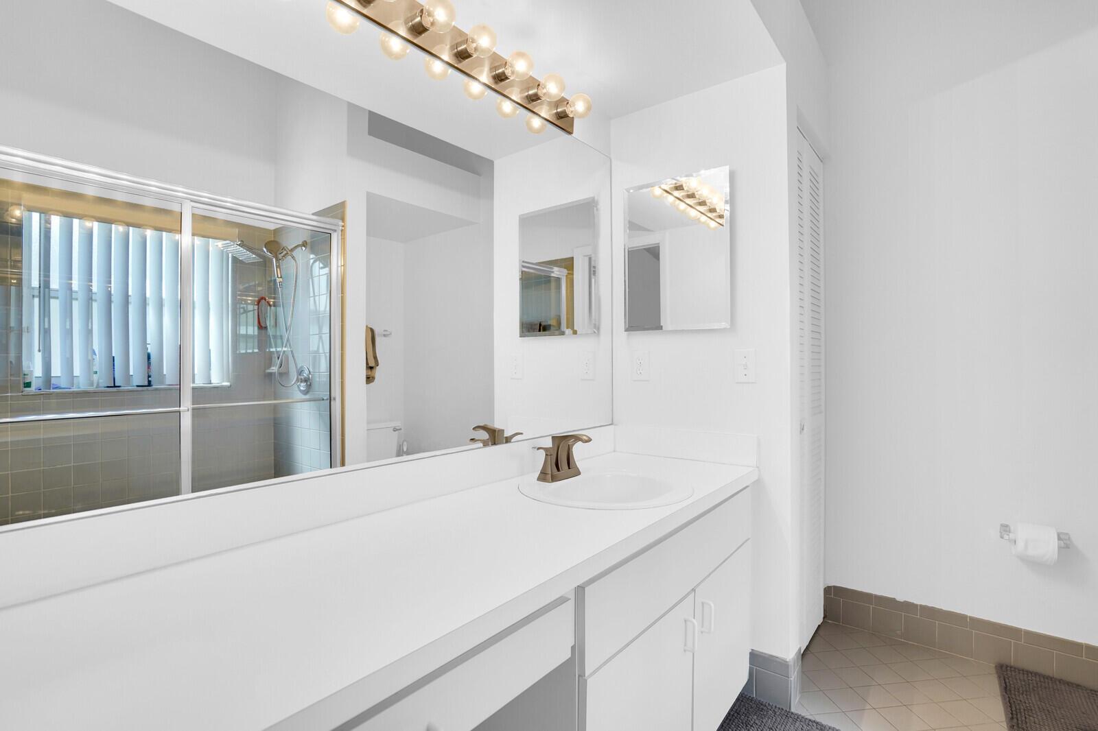 VILLAGES OF WOODLAKE 4 - Residential Lease