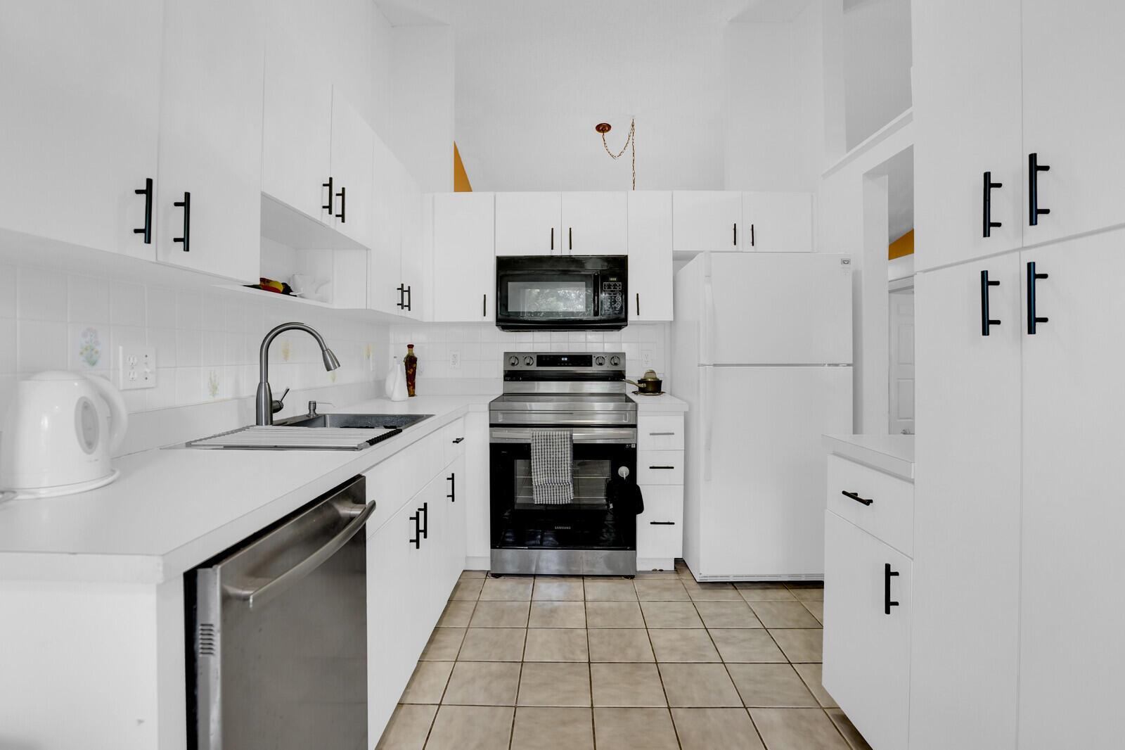 VILLAGES OF WOODLAKE 4 - Residential Lease