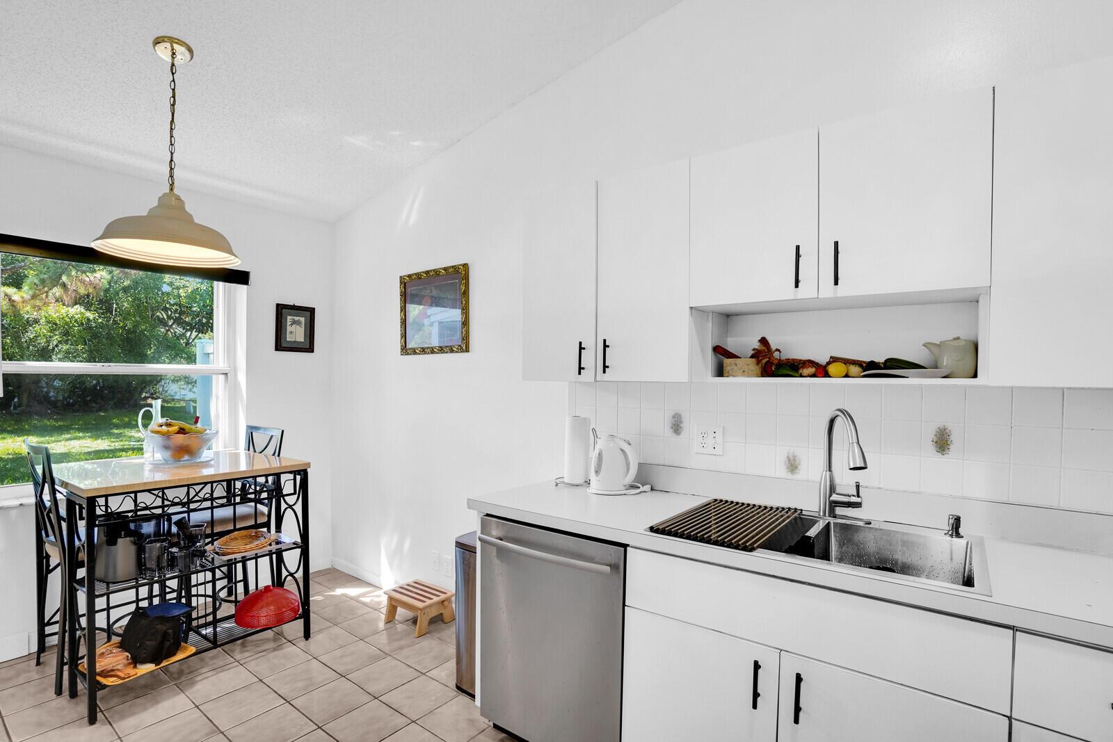 VILLAGES OF WOODLAKE 4 - Residential Lease