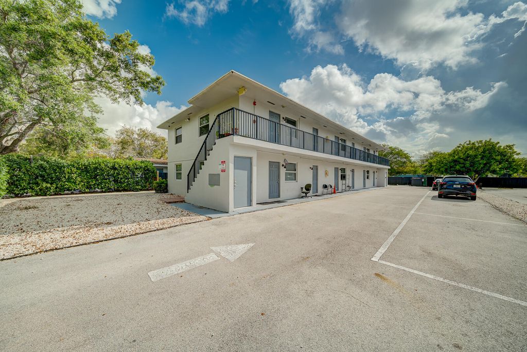Photo of 1613 NE 3rd Avenue #3, Delray Beach, FL 33444 (MLS # R11003401)