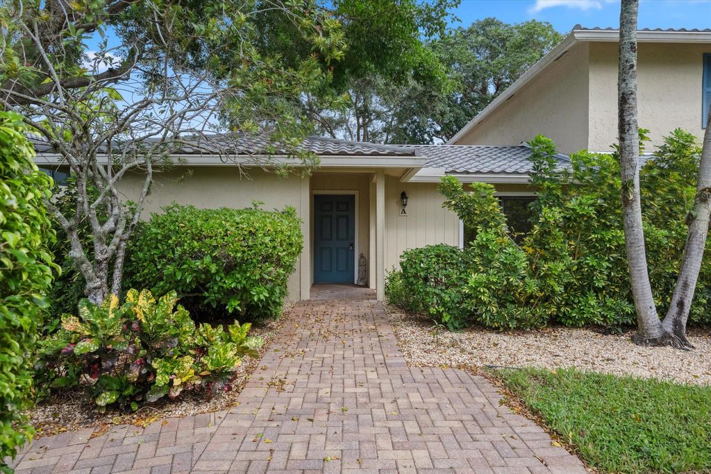 Photo of 24 Westgate Ln, Boynton Beach, FL 33436 (MLS # R11032686)