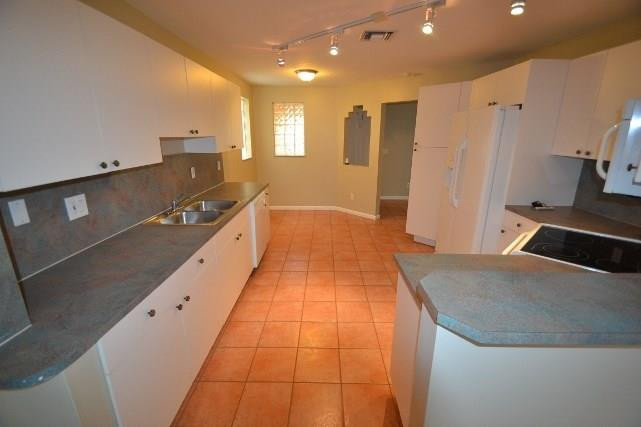 Fairway Cove 80-40 B - Residential Lease